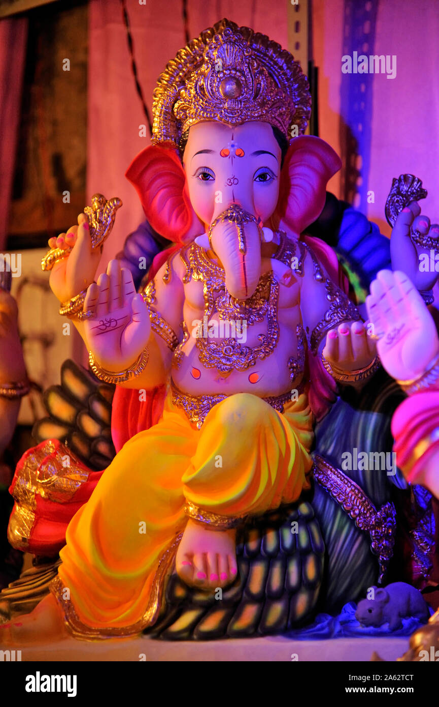 Mumbai, Maharashtra, Inde, Asie du sud-est : Belle idoles de seigneur à tête d'éléphant Ganesha dieu Hindou à vendre dans un magasin au cours de Ganpati festival. Banque D'Images