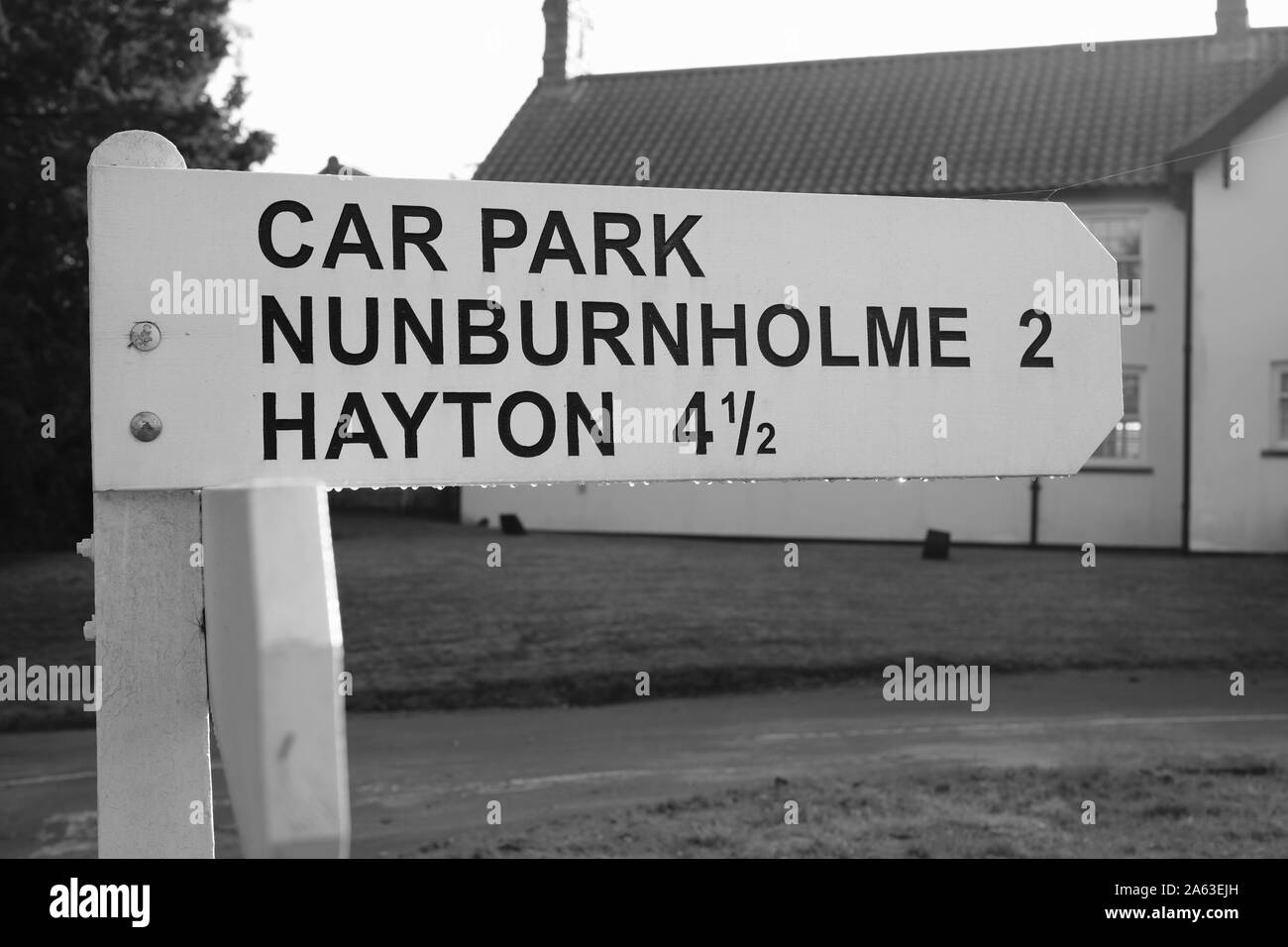 Panneau De Direction Village De Style Ancien Banque D'Images