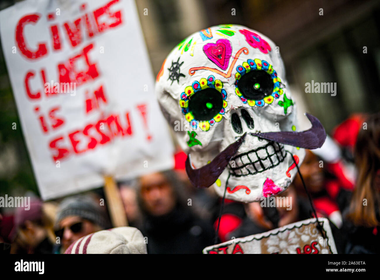Chicago, Illinois, USA. 23 Oct, 2019. Les enseignants des écoles publiques de Chicago, les élèves, le personnel, et les partisans de ralliement Daley Plaza pour un cinquième jour de grève, après un week-end de l'impasse les négociations de contrat avec la ville. Crédit : Chris Riha/ZUMA/Alamy Fil Live News Banque D'Images