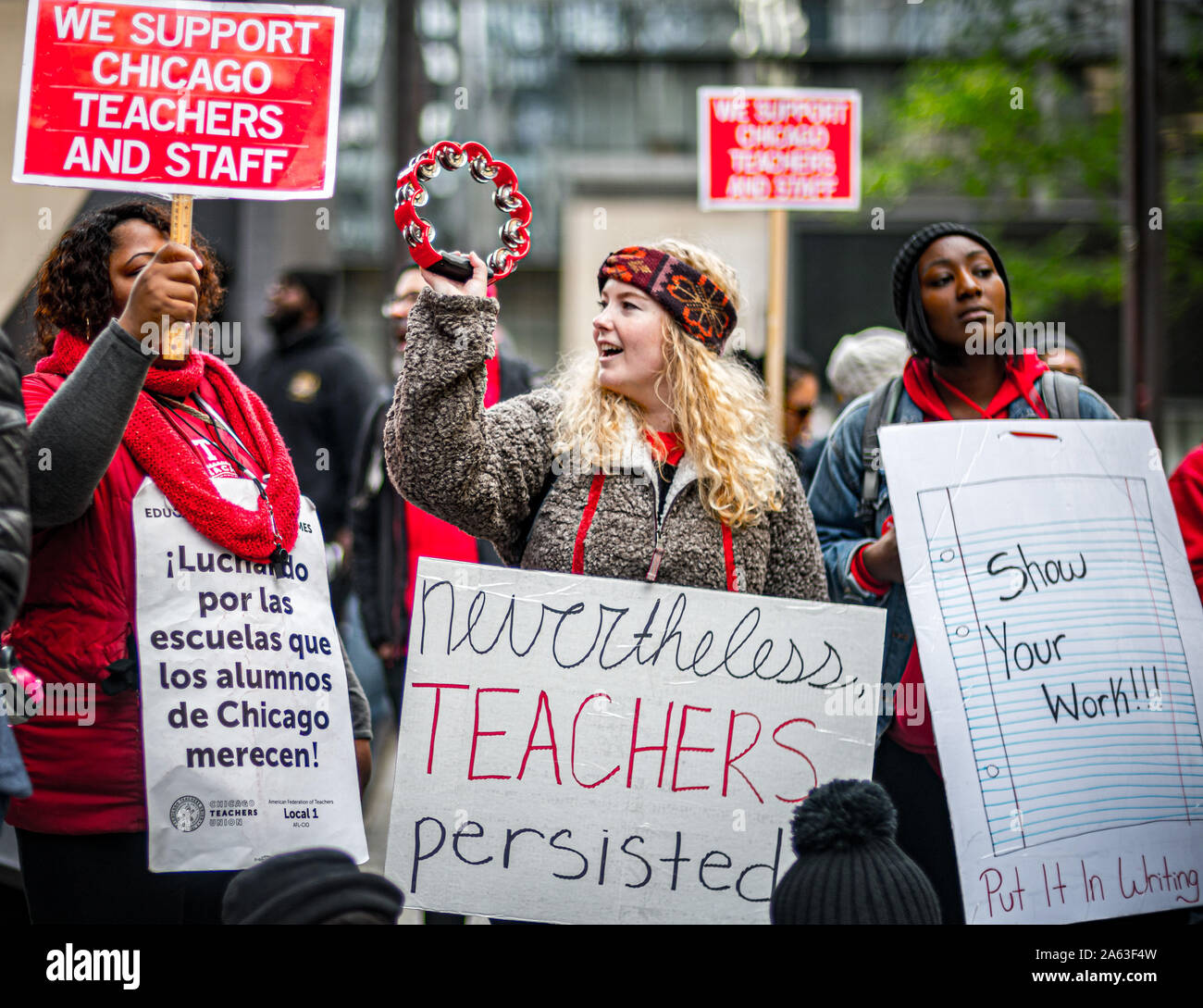 Chicago, Illinois, USA. 23 Oct, 2019. Les enseignants des écoles publiques de Chicago, les élèves, le personnel, et les partisans de ralliement Daley Plaza pour un cinquième jour de grève, après un week-end de l'impasse les négociations de contrat avec la ville. Crédit : Chris Riha/ZUMA/Alamy Fil Live News Banque D'Images