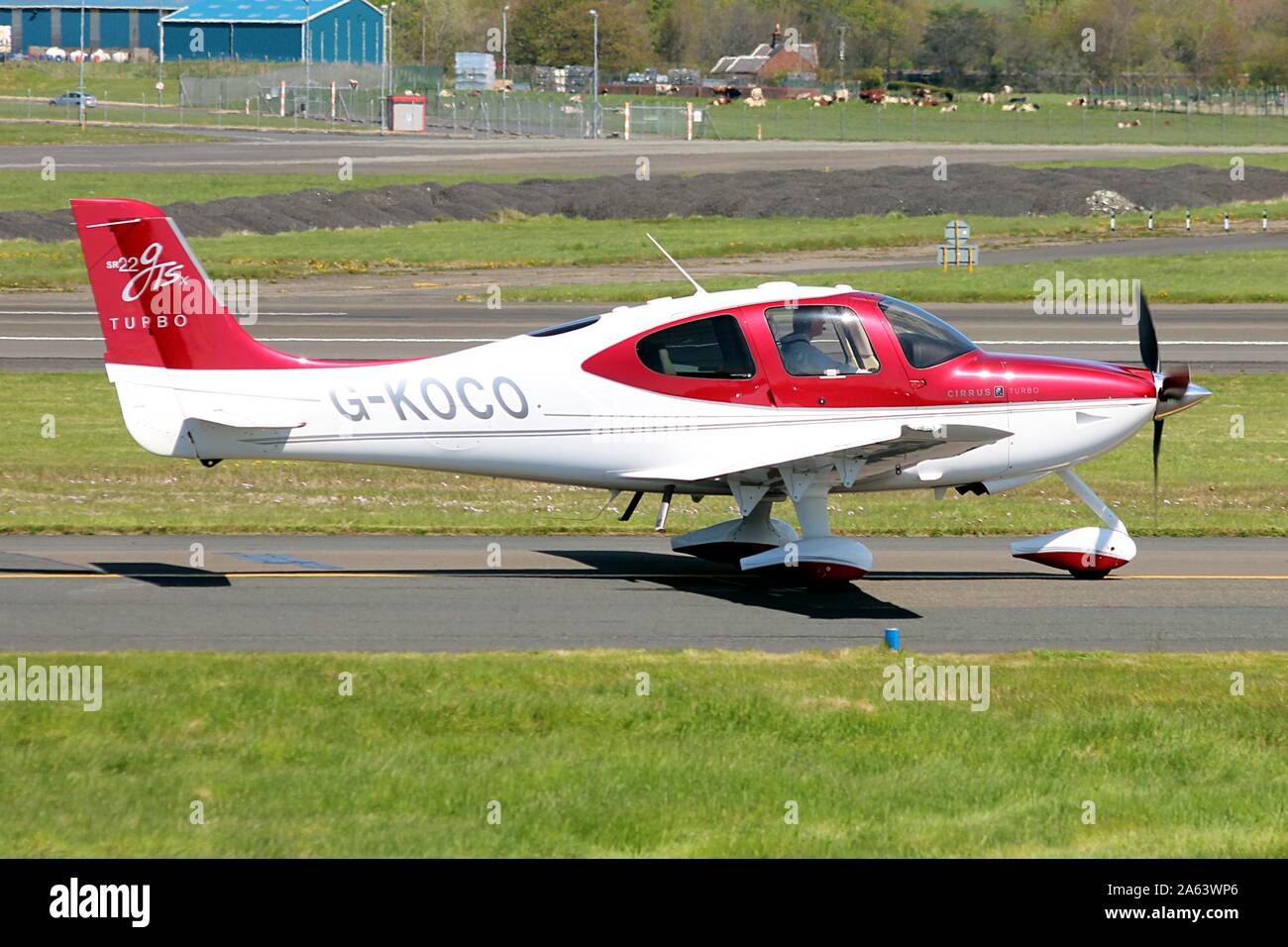 G-KOCO, un Cirrus SR22-GTSX Turbo, à l'Aéroport International de Prestwick en Ayrshire. Banque D'Images