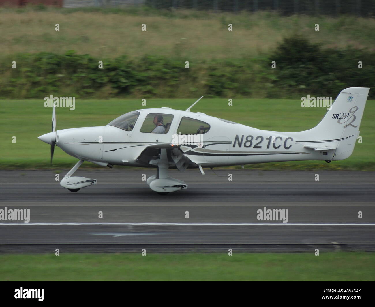 G-KOCO, un Cirrus SR22-GTSX Turbo, à l'Aéroport International de Prestwick en Ayrshire. Banque D'Images