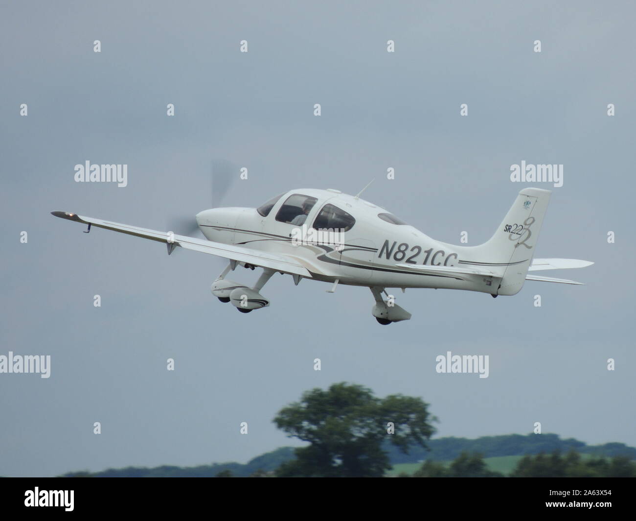 G-KOCO, un Cirrus SR22-GTSX Turbo, à l'Aéroport International de Prestwick en Ayrshire. Banque D'Images