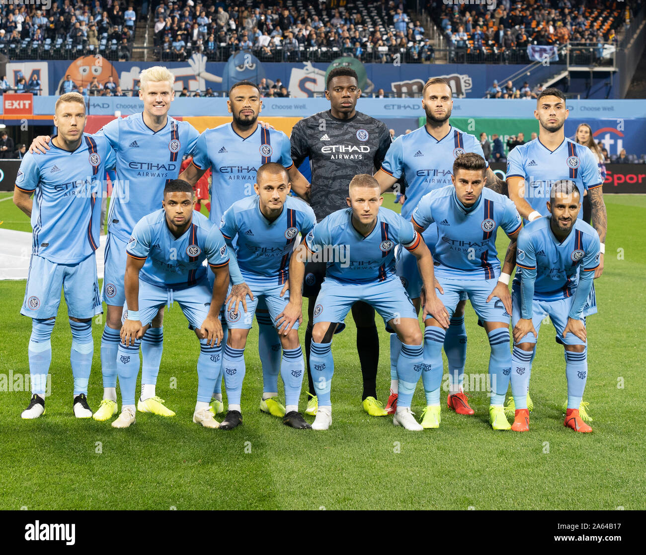 New York, NY - 23 octobre 2019 : NYCFC onze de départ avant de poser l'Est Conférence MLS Audi Cup demi-finale contre le Toronto FC à Citi Field et le Toronto FC a gagné 2 - 1 Banque D'Images