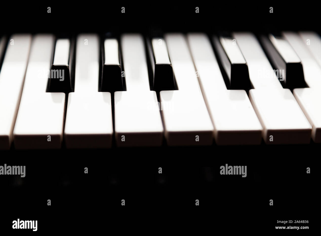 Les touches d'un piano vu de côté Photo Stock - Alamy