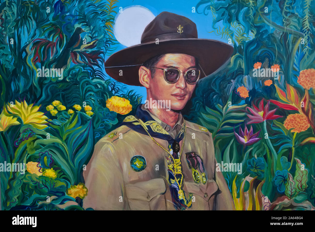 Une peinture murale à Bangkok, Thaïlande, représentant l'ancien roi Bhumipol Adulyadej, Rama IX, en tant que jeune garçon du scoutisme Banque D'Images