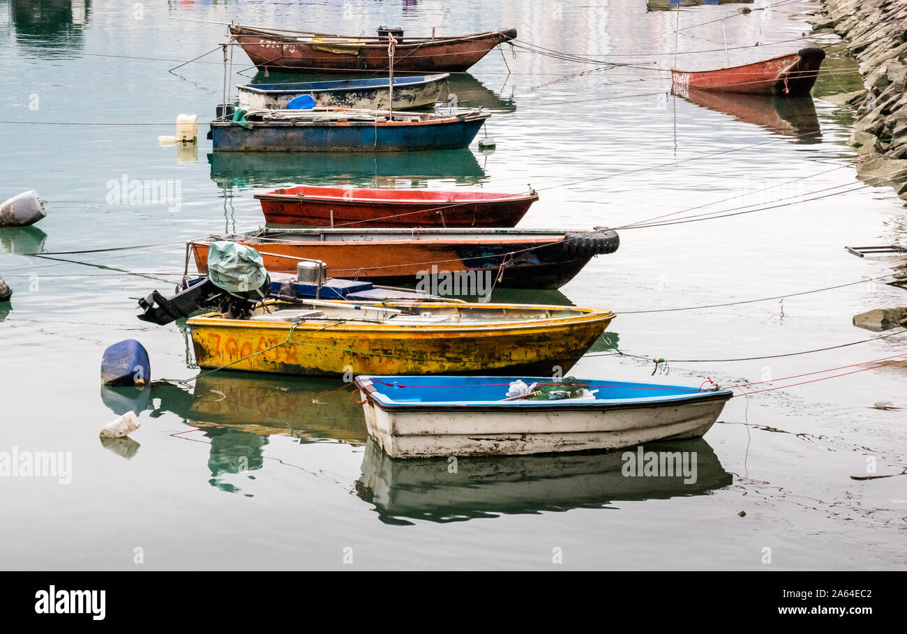 bateaux en bois amarrés dans un village de pêcheurs près de hong kong Banque D'Images