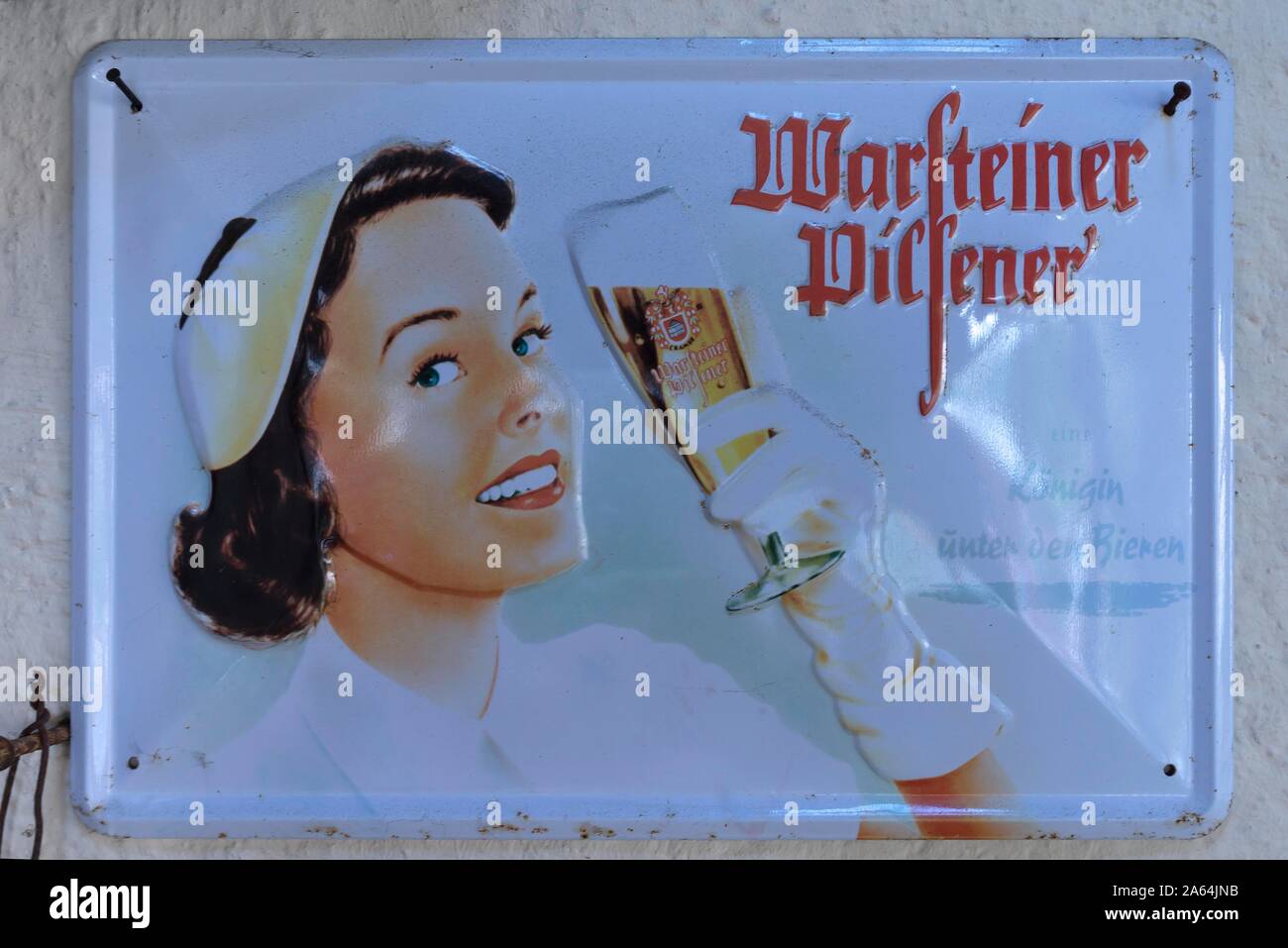 Enseigne publicitaire étain nostalgique, Warsteiner bière Pilsener des années 1950, les annonces de bière, Bavière, Allemagne Banque D'Images