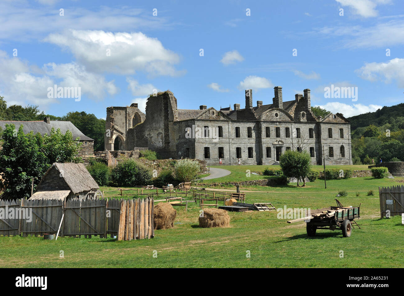 Saint-Gelven (Bretagne, nord-ouest de la France) : L'Abbaye de Bon-Repos, bâtiment inscrit comme un National Historic Landmark (monument) historiqueÓ Français Banque D'Images