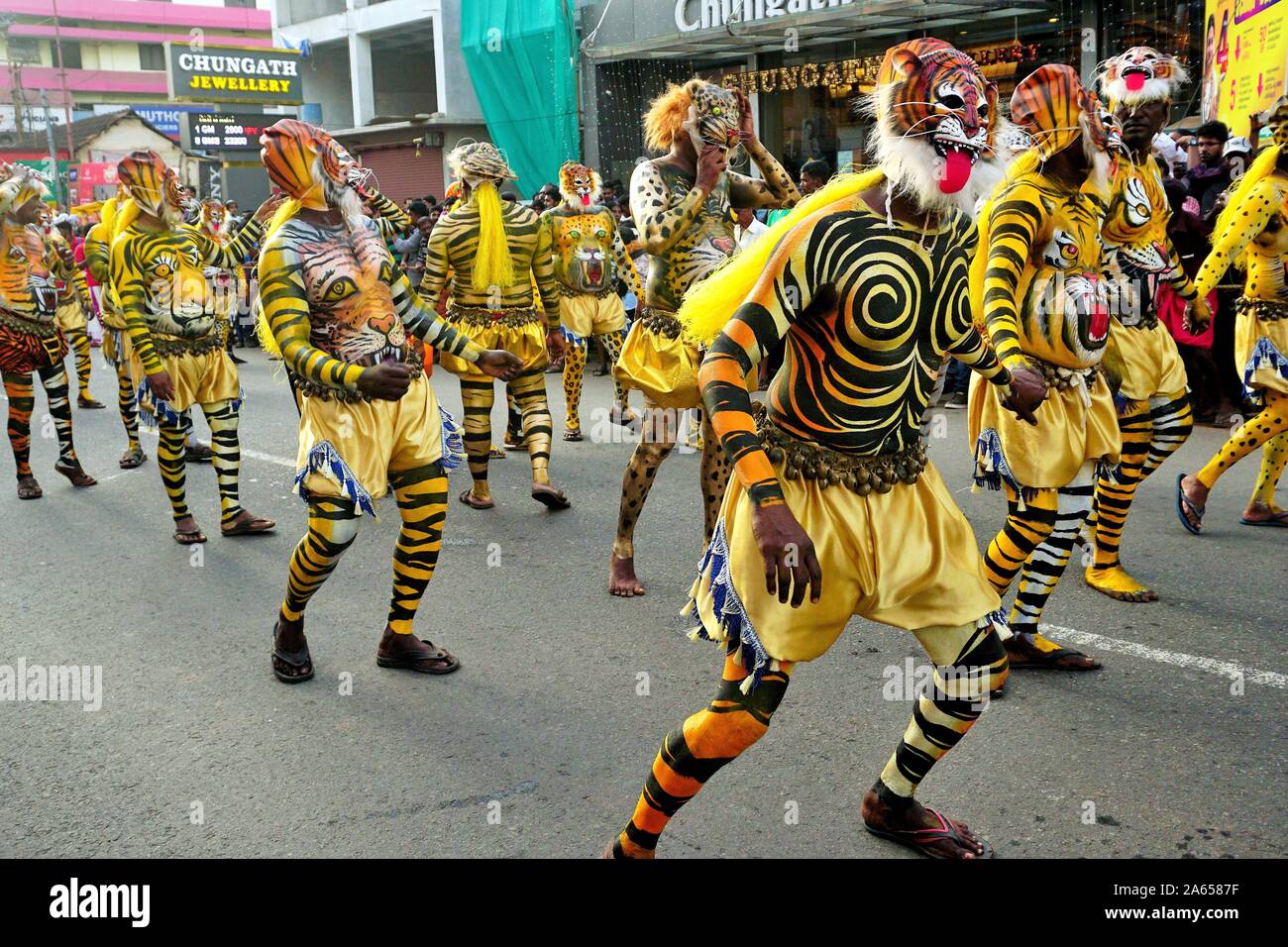 Pulikali Tiger Dance procession, Onam festival, Thrissur, Kerala, Inde, Asie Banque D'Images