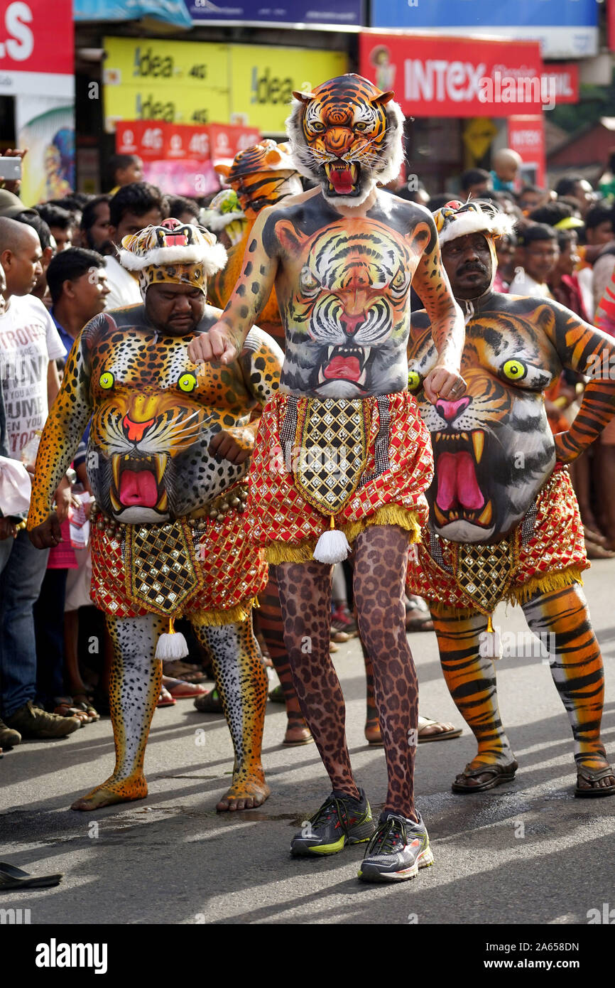 Pulikali Tiger Dance procession, Onam festival, Thrissur, Kerala, Inde, Asie Banque D'Images