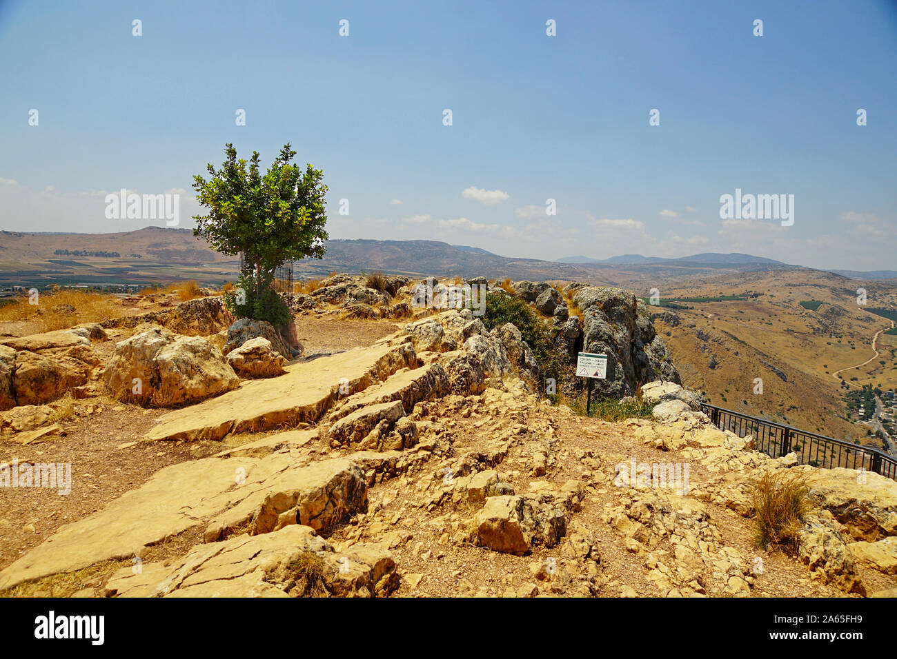 Mont Arbel Nature Reserve et Parc National, Galilée, Israël surplombant la vallée de Jezreel Banque D'Images