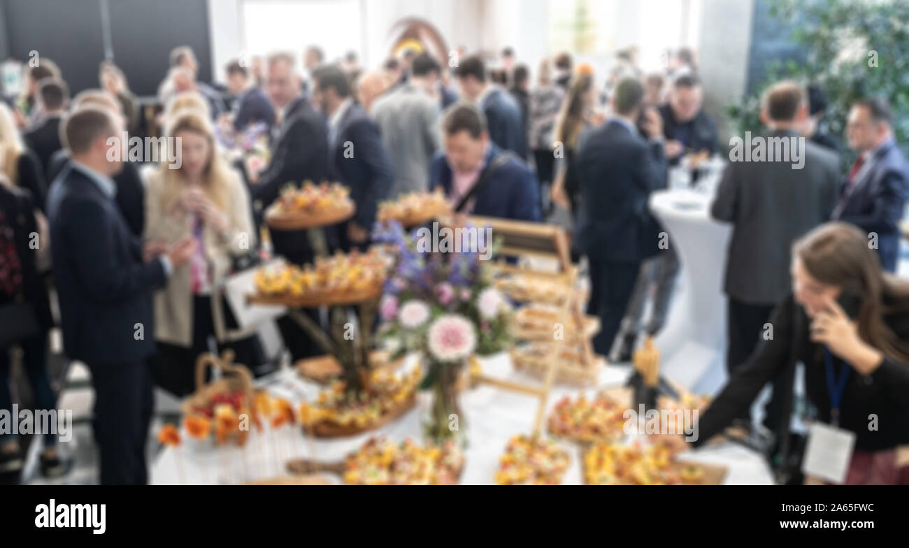 Abstract blured photo de gens d'affaires au cours de sociabilisation pause déjeuner pause au banquet réunion d'affaires, conférence ou événement Banque D'Images
