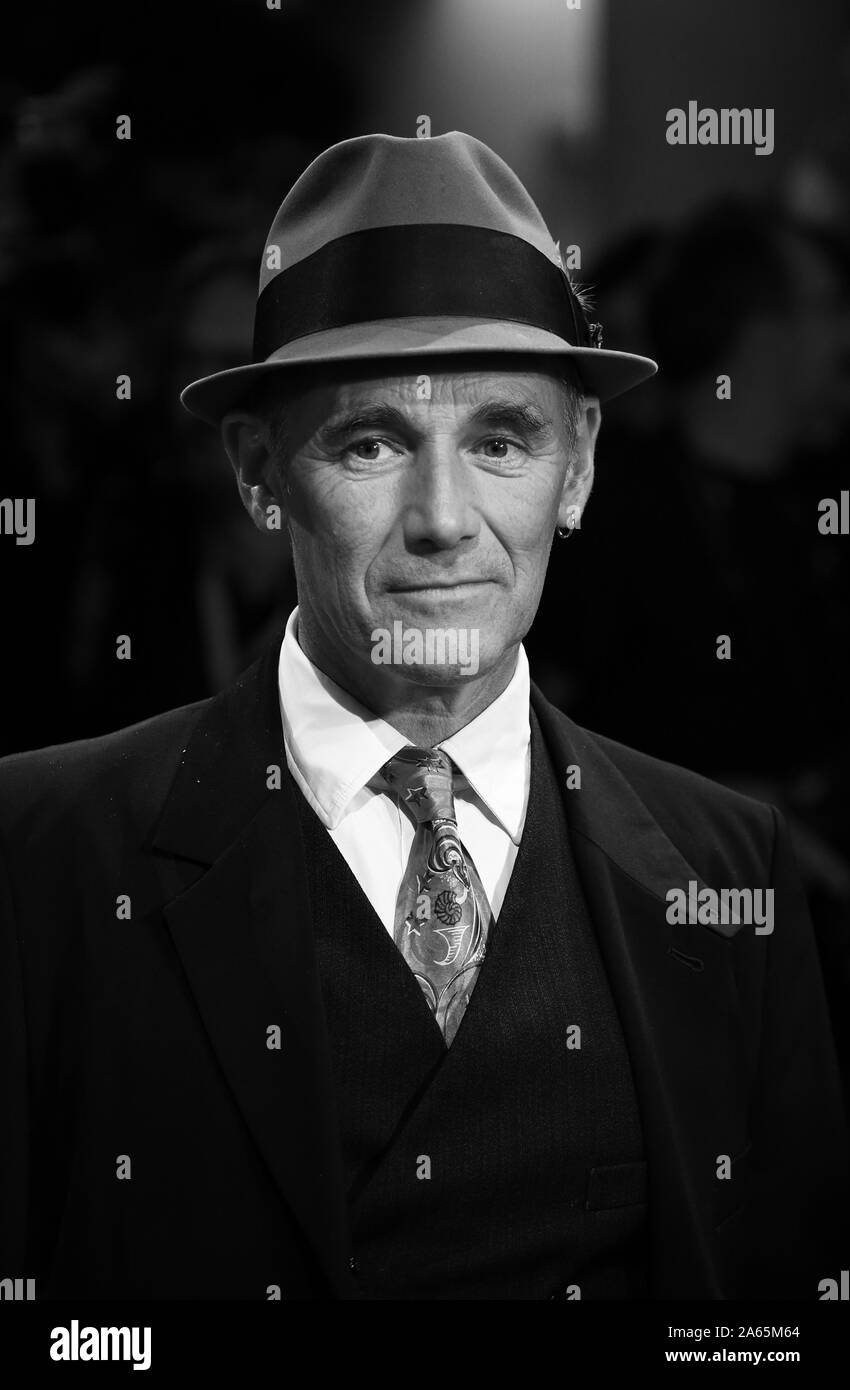 Venise, Italie - 06 septembre 2019 : Mark Rylance, marche le tapis rouge d'avance sur les attendent les Barbares' Banque D'Images
