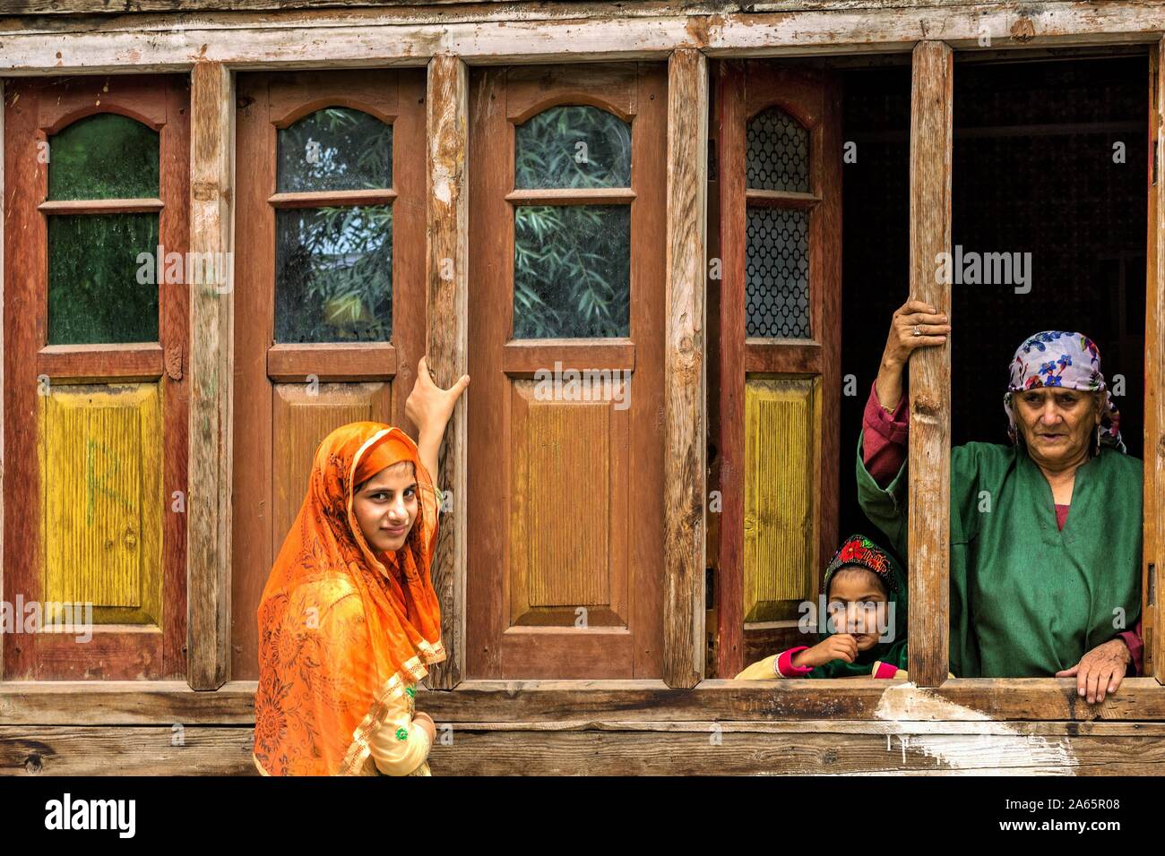 Les femmes cachemiries trois générations, Dawar, village Gurez, Cachemire, Inde, Asie Banque D'Images