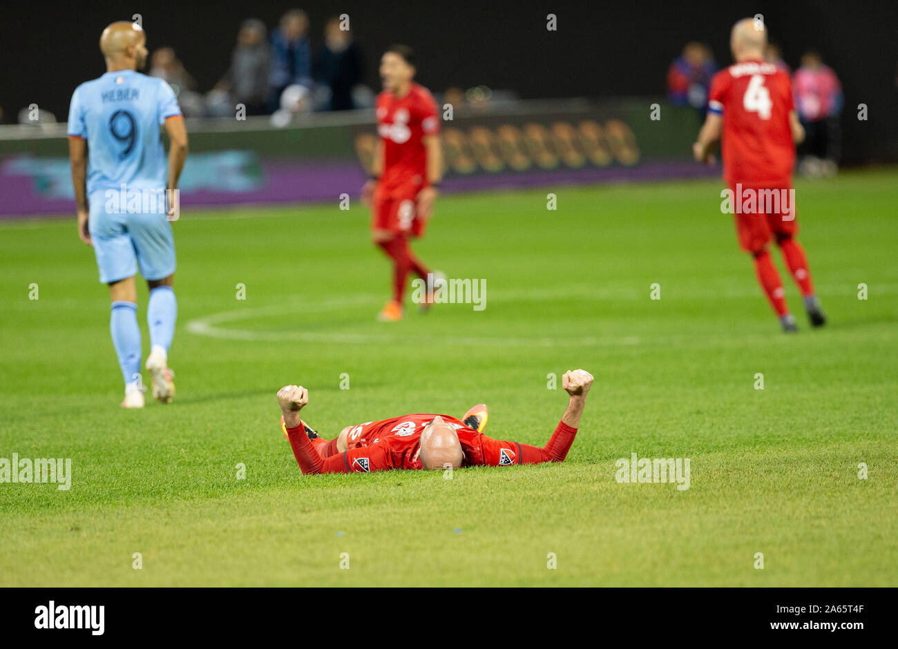 New York, États-Unis. 23 Oct, 2019. Les joueurs du Toronto FC réagir après avoir remporté l'Est Conférence MLS Cup Audi à demi-finale contre l'NYCFC Citi Field et le Toronto FC a gagné 2 - 1 (photo de Lev Radin/Pacific Press) Credit : Pacific Press Agency/Alamy Live News Banque D'Images