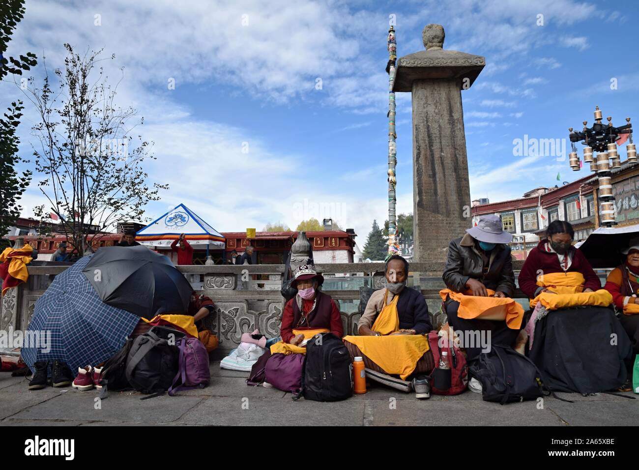 Lhassa, DANS LA RÉGION AUTONOME DU TIBET, CHINE - CIRCA Octobre 2019 : Les bouddhistes à l'intérieur du Palais du Potala à Lhassa. Banque D'Images