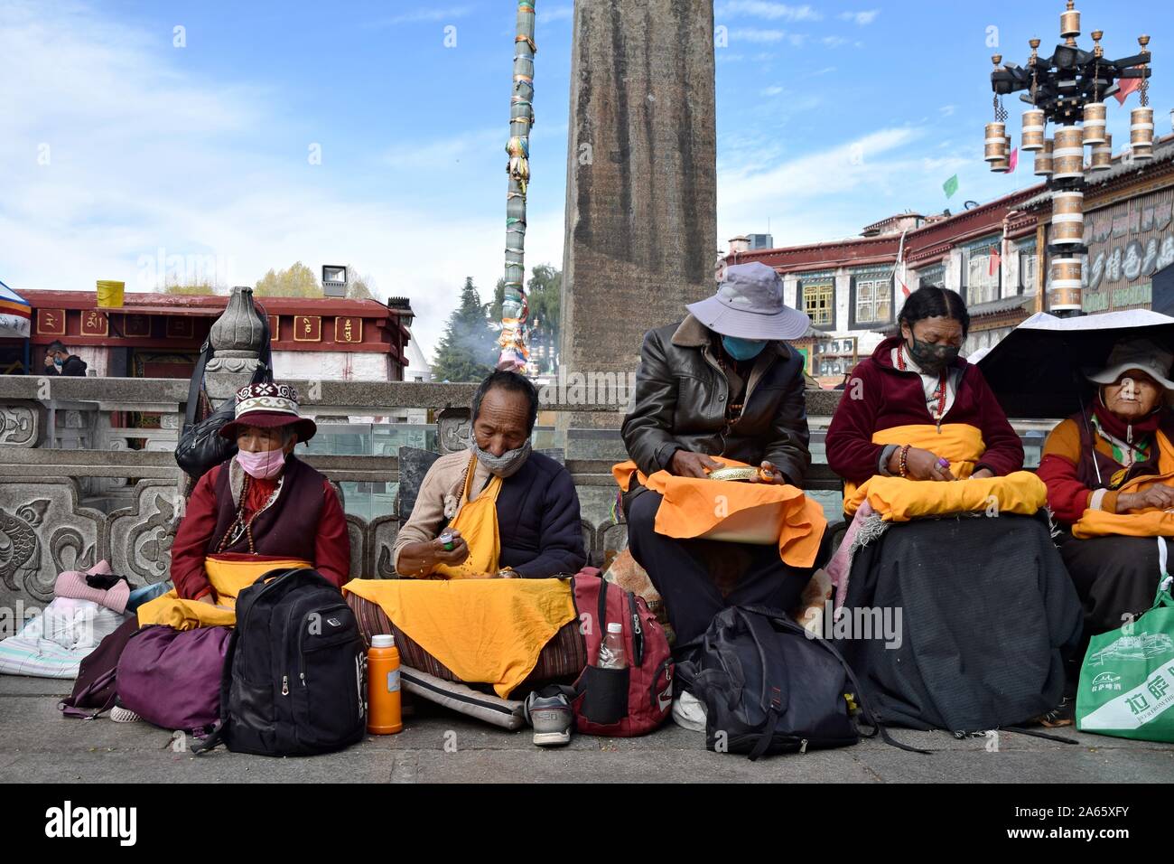 Lhassa, DANS LA RÉGION AUTONOME DU TIBET, CHINE - CIRCA Octobre 2019 : Les bouddhistes à l'intérieur du Palais du Potala à Lhassa. Banque D'Images