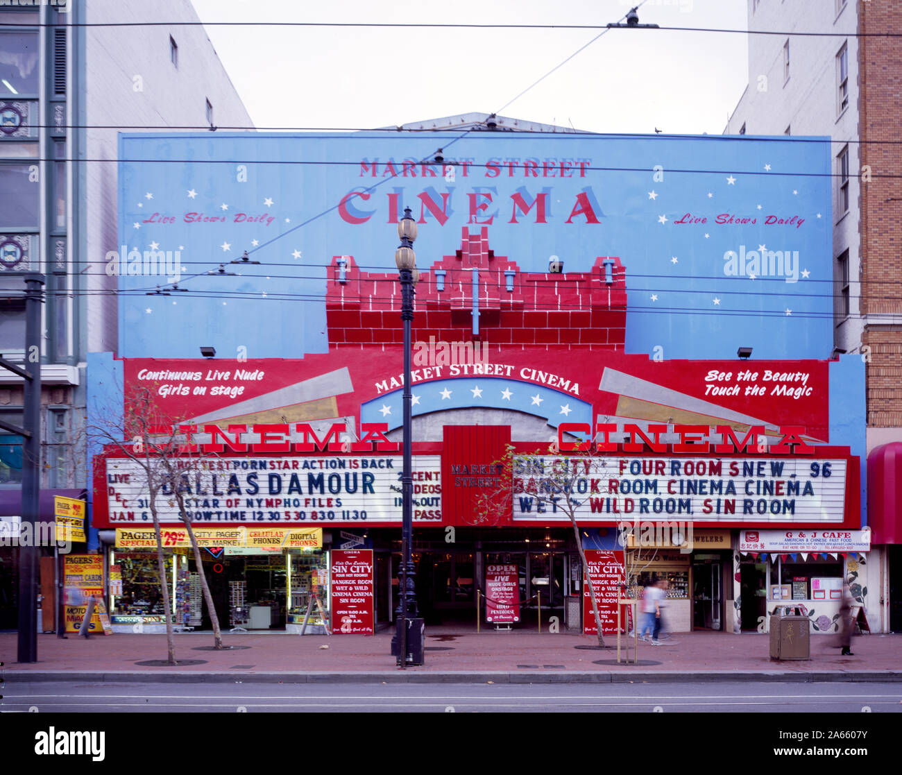 Des maisons de débauche, comme cela a longtemps été un incontournable dans le quartier Tenderloin à San Francisco, Californie ; des clochards Banque D'Images