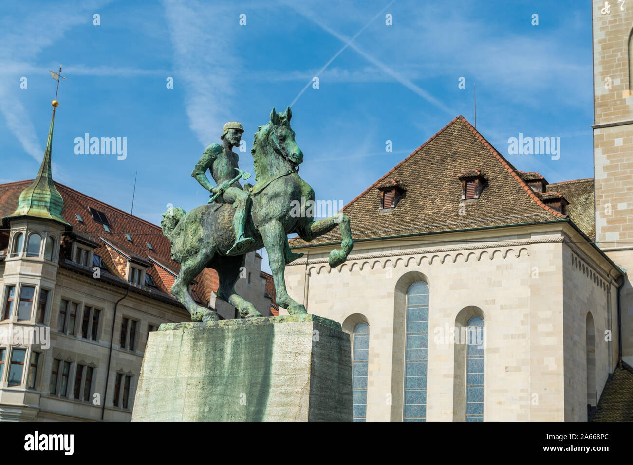 Le monument à Hans Waldmann sur le quai de la rivière Limmat, dans la ville de Zurich. Hans Waldmann a été maire de Zurich et un chef militaire suisse Banque D'Images