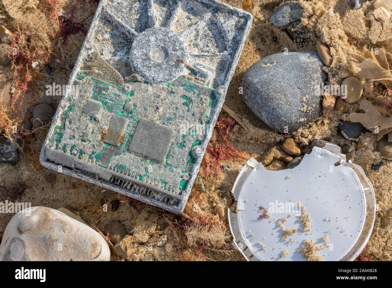 La pollution de l'ordinateur. La technologie désuète rejetées par la gestion des déchets à l'origine du problème. Risque de toxicité marine et terrestre-remplir la catastrophe que l'évolution des tech a fr Banque D'Images