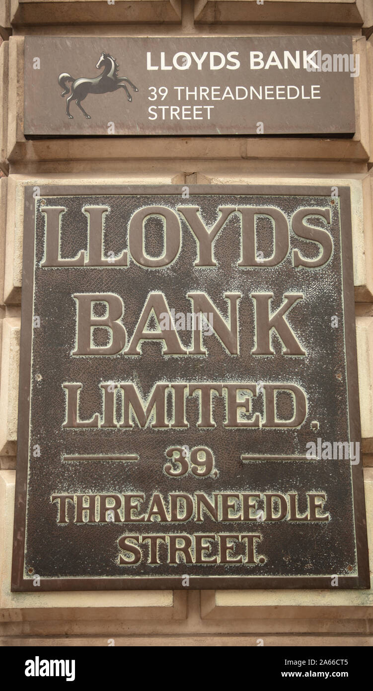 Logo de l'entreprise de la Banque Lloyds vu dans 39 Threadneedle Street dans le quartier financier de la ville de Londres. Banque D'Images