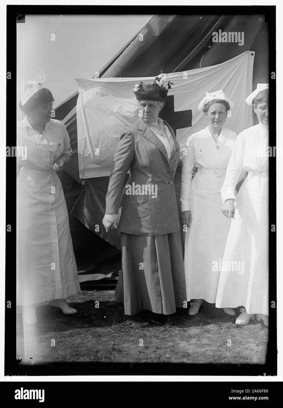 SERVICE NATIONAL DE LA FEMME DANS LE CADRE DE L'ÉCOLE, SECTION DE FEMME LIGUE NAVALE. Les infirmières de la CROIX ROUGE Banque D'Images SERVICE NATIONAL DE LA FEMME DANS LE CADRE DE L'ÉCOLE, SECTION DE FEMME LIGUE NAVALE. Les infirmières de la CROIX ROUGE Banque D'Images