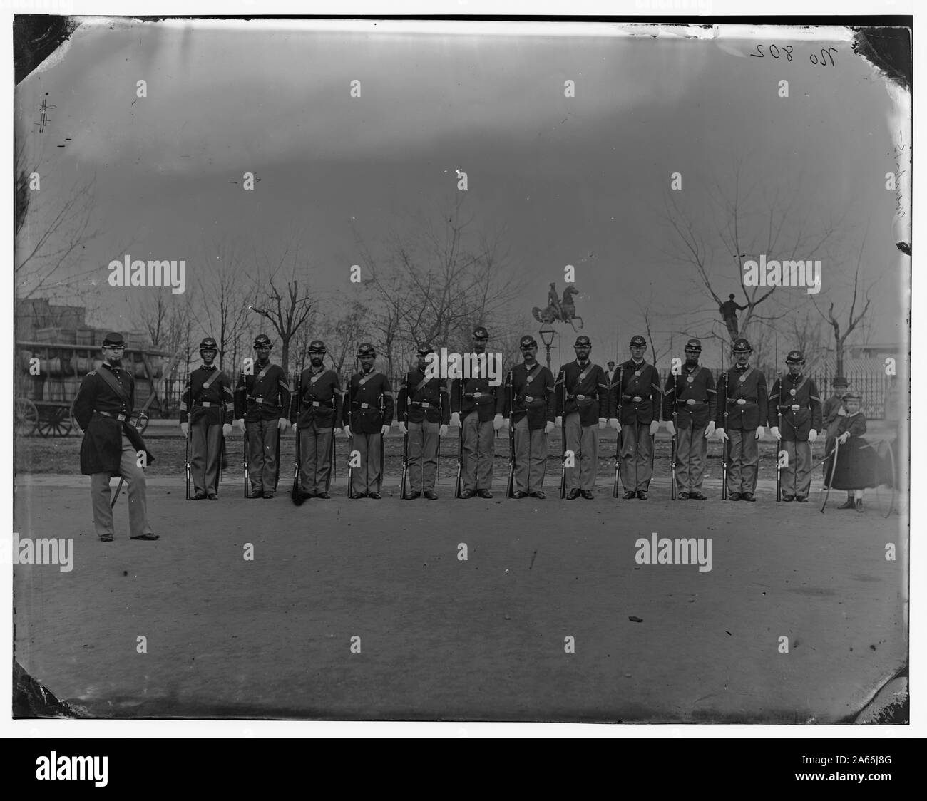 Washington, D.C. sous-officiers de la Compagnie H, 10e Corps de réserve, ancien combattant à Washington Circle Abstract : sélection de photographies de la guerre civile, 1861-1865 Banque D'Images