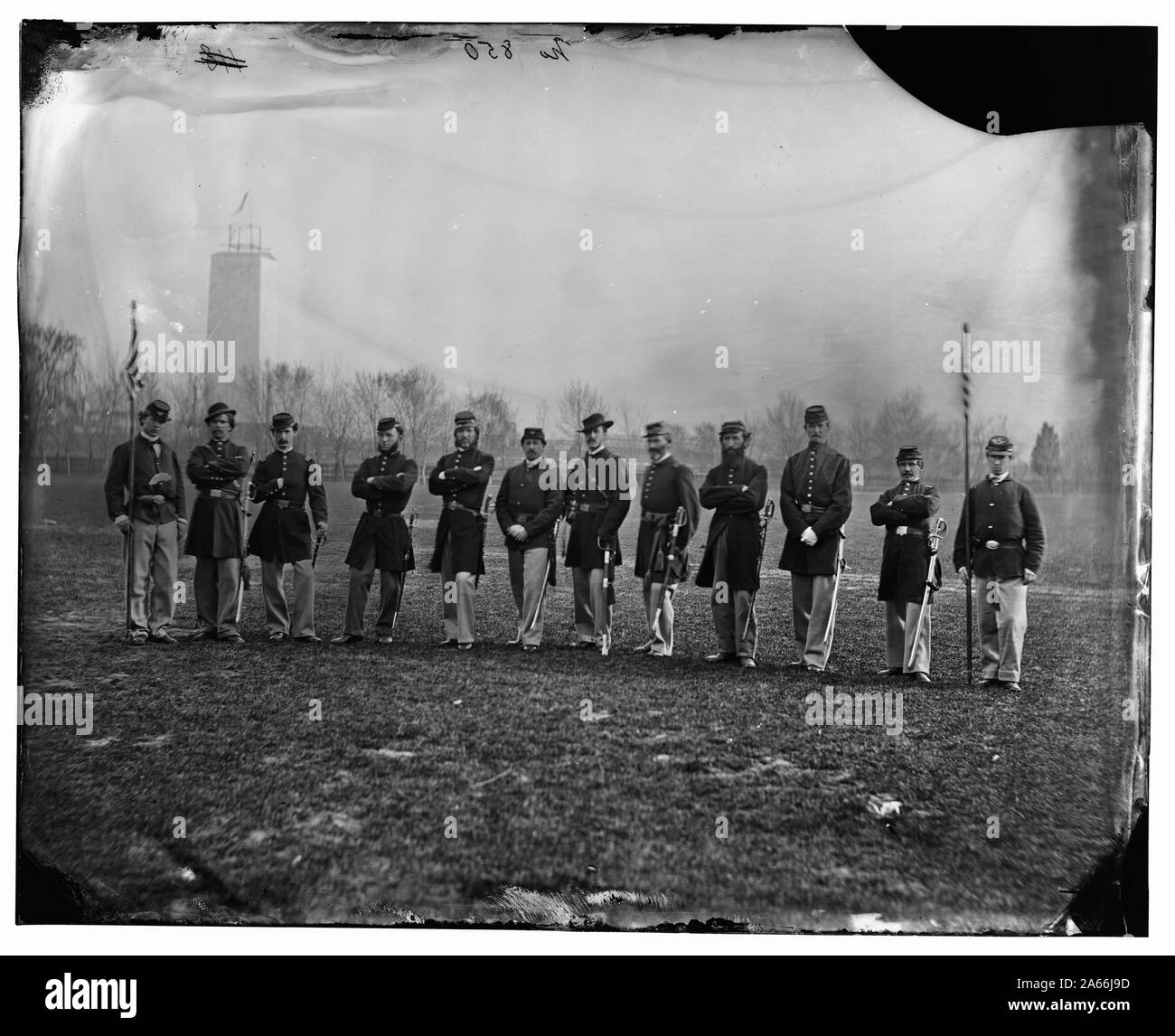 Washington, D.C. d'agents du Trésor américain le Washington Monument inachevé ; bataillon en arrière-plan gauche Résumé : certaines photographies de la guerre civile, 1861-1865 Banque D'Images