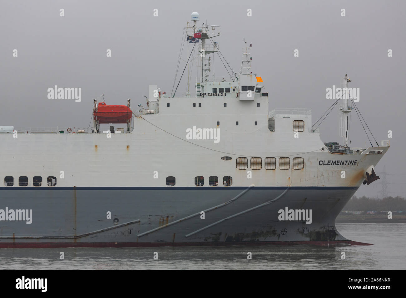 Clémentine ferry fret sur la Tamise où elle navigue une route régulière entre Purfleet, Essex et Zeebrugge. Banque D'Images