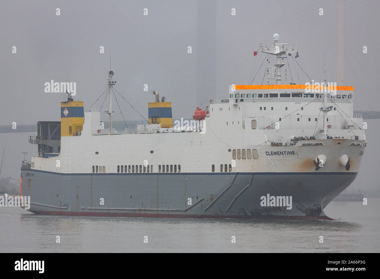 Clémentine ferry fret sur la Tamise où elle navigue une route régulière entre Purfleet, Essex et Zeebrugge. Banque D'Images
