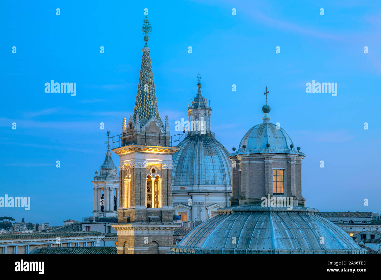 L'Italie, Lazio, Rome, le Ponte, Chiesa di Santa Maria della Pace en premier plan, Sant'Agnese in Agone au-delà Banque D'Images