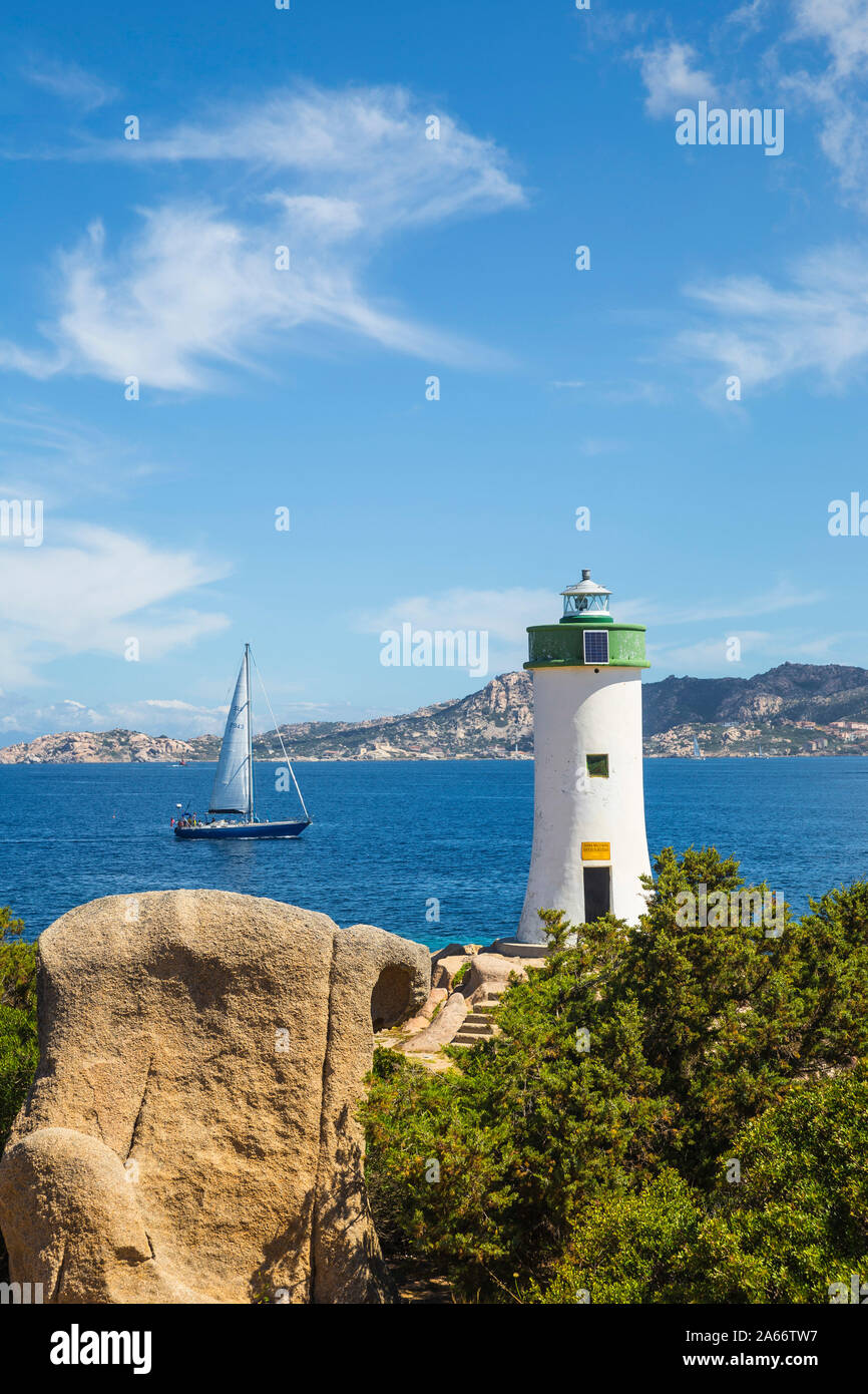 Italie, Sardaigne, Province de Sassari, Palaos, Porto Faro avec l'île de La Maddalena à distance Banque D'Images