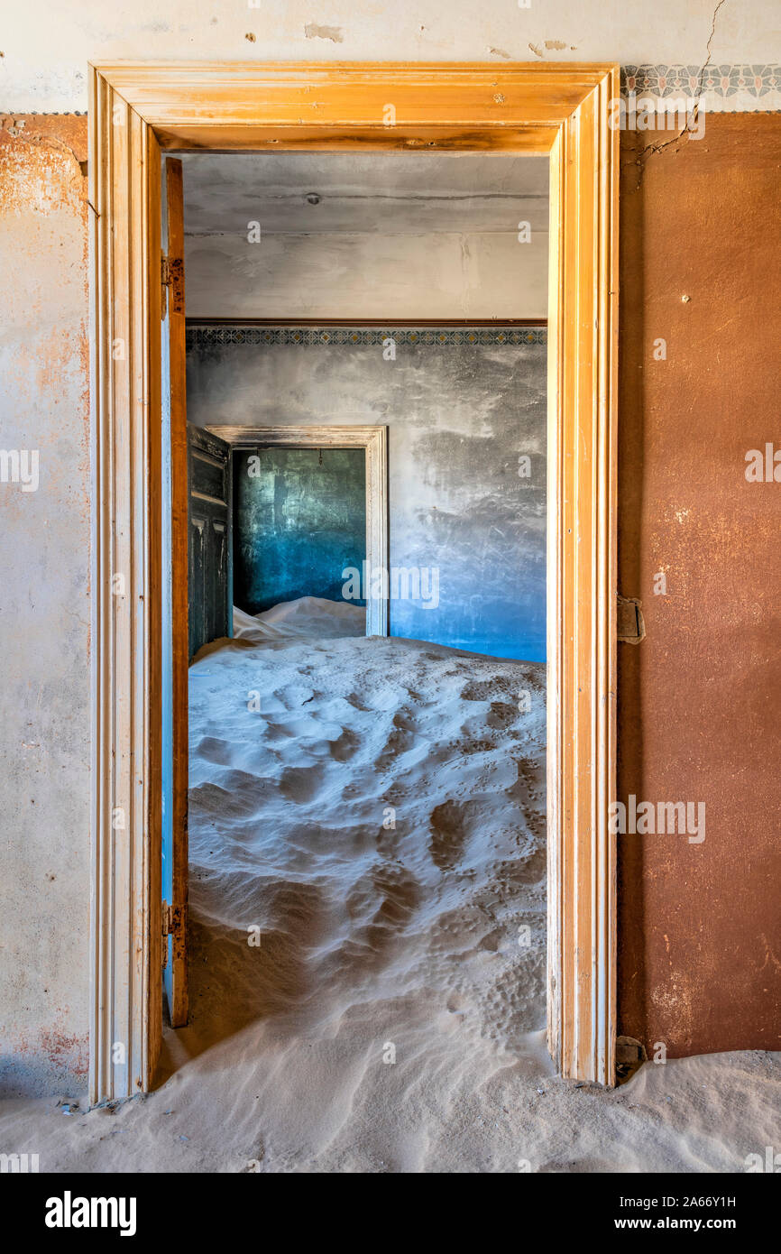 Intérieur de maison abandonnée, Kolmanskop, Karas, Namibie Banque D'Images