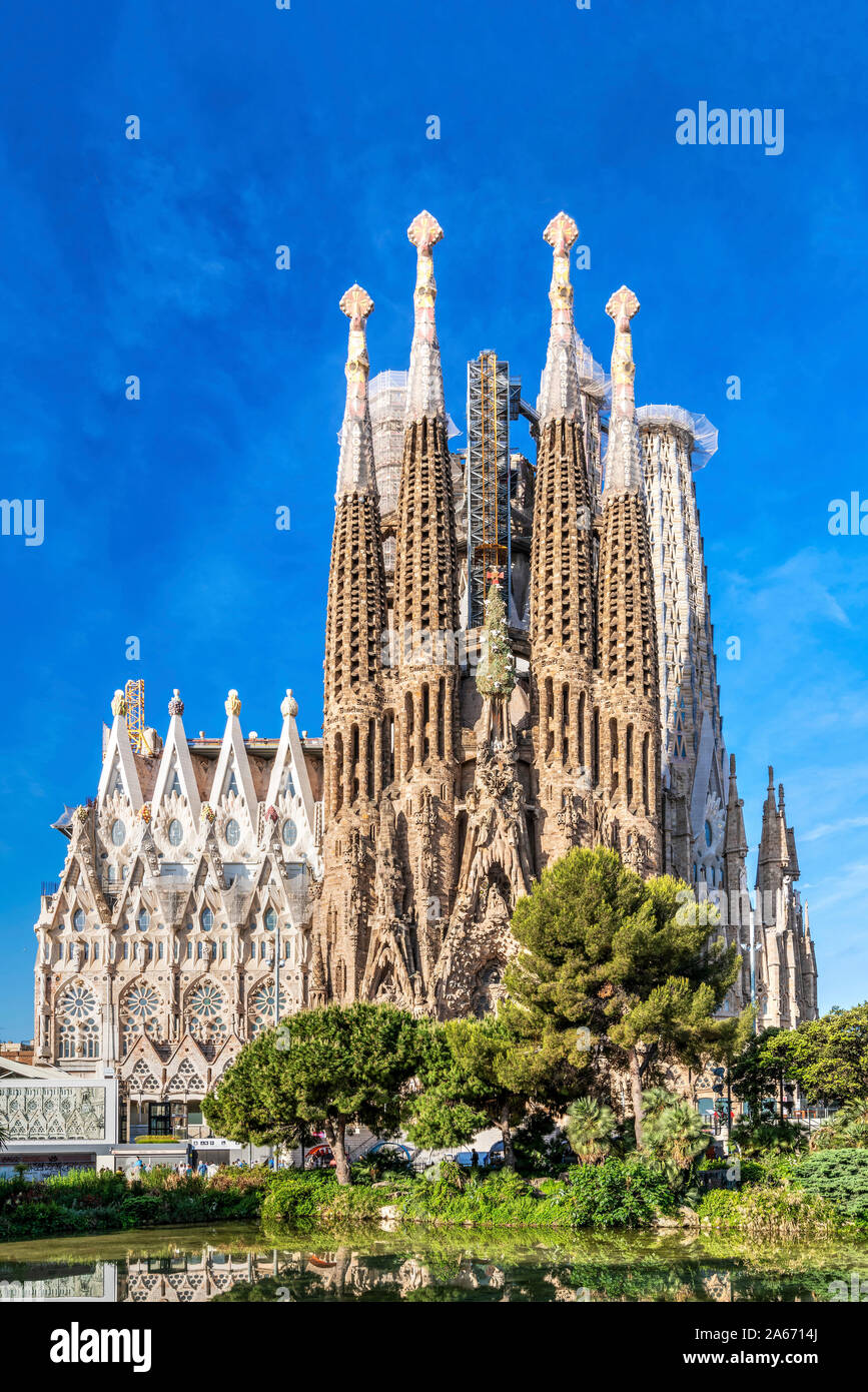 Façade de la nativité, église, basilique de La Sagrada Familia de Barcelone, Catalogne, Espagne Banque D'Images
