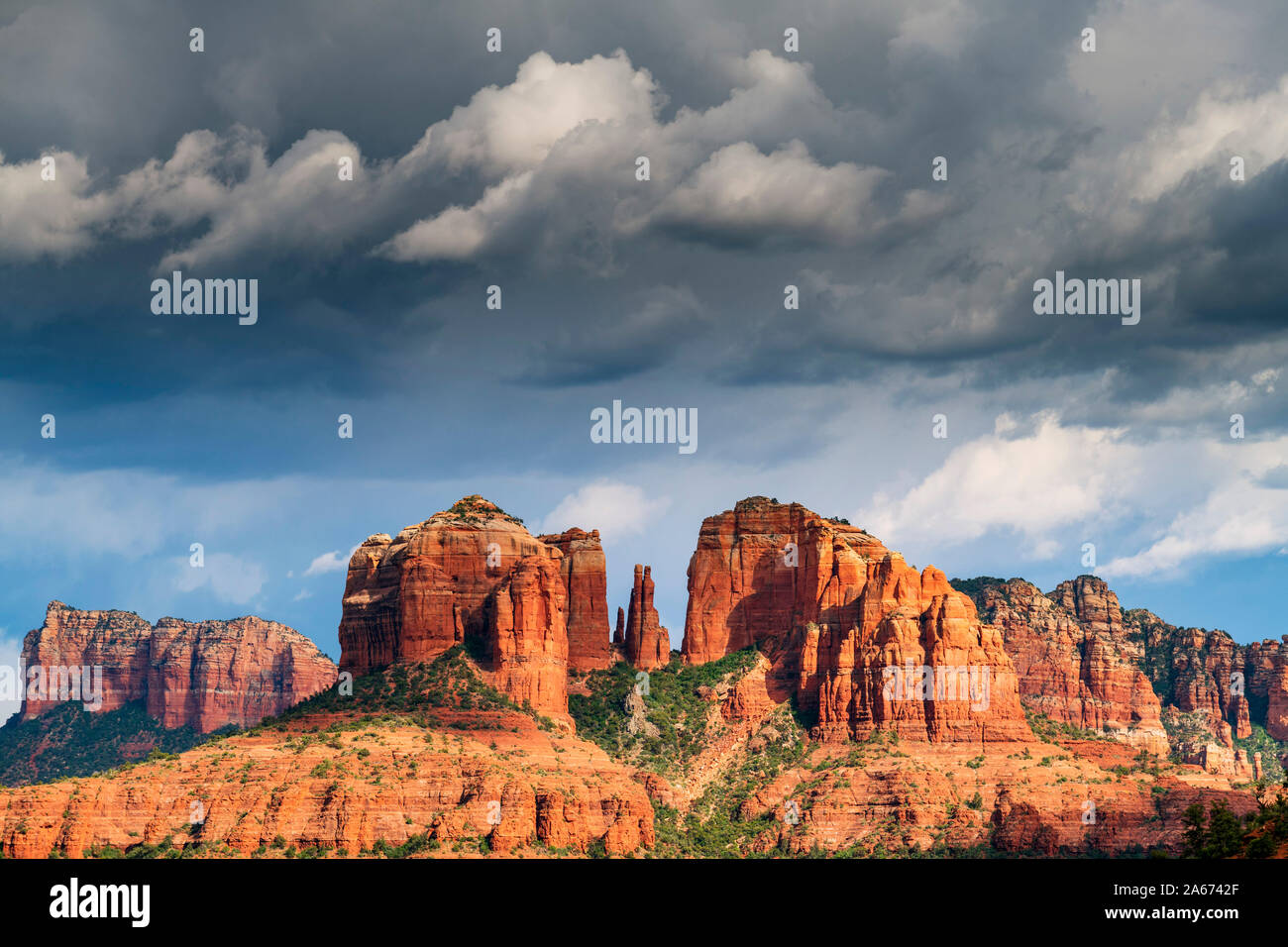 Moody sky over Cathedral rock Sedona, Arizona, USA, Amérique du Nord Banque D'Images