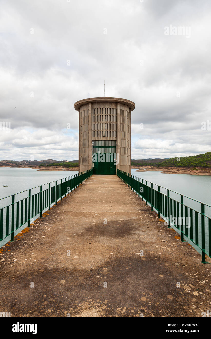 Barrage de Santa Clara portugal faible niveau d'eau Banque D'Images