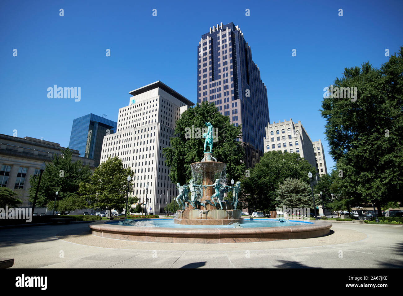 Fontaine à l'université memorial Depew park indianapolis indiana USA Banque D'Images