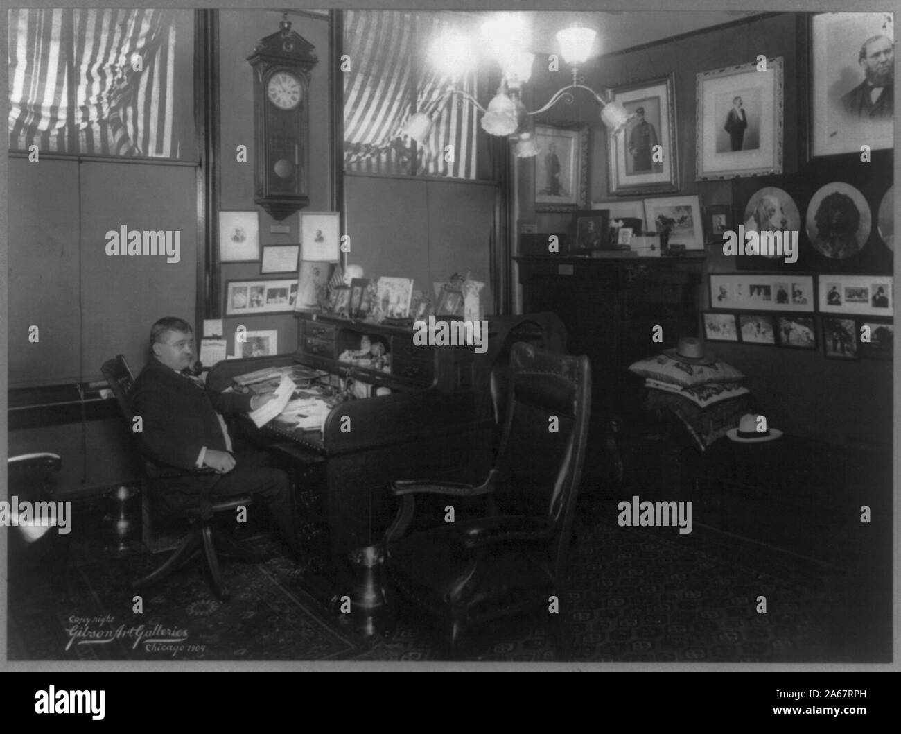 William Allan Pinkerton, 1846-1923, portrait en pied, assis, at desk in office Banque D'Images