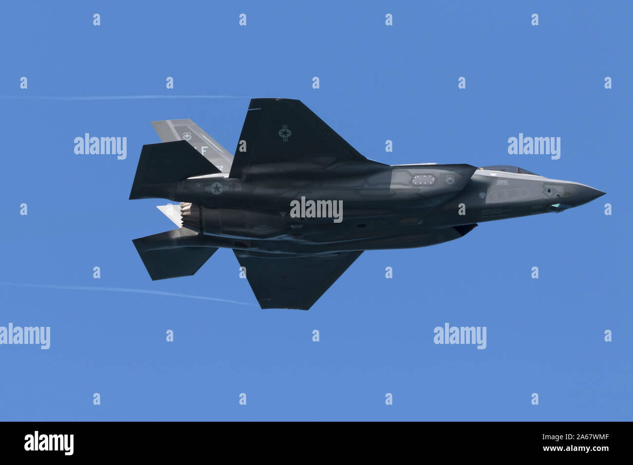 Sort des vapeurs d'un ailes United States Air Force Lockheed Martin F-35 Lightning II chasseur de cinquième génération. Banque D'Images