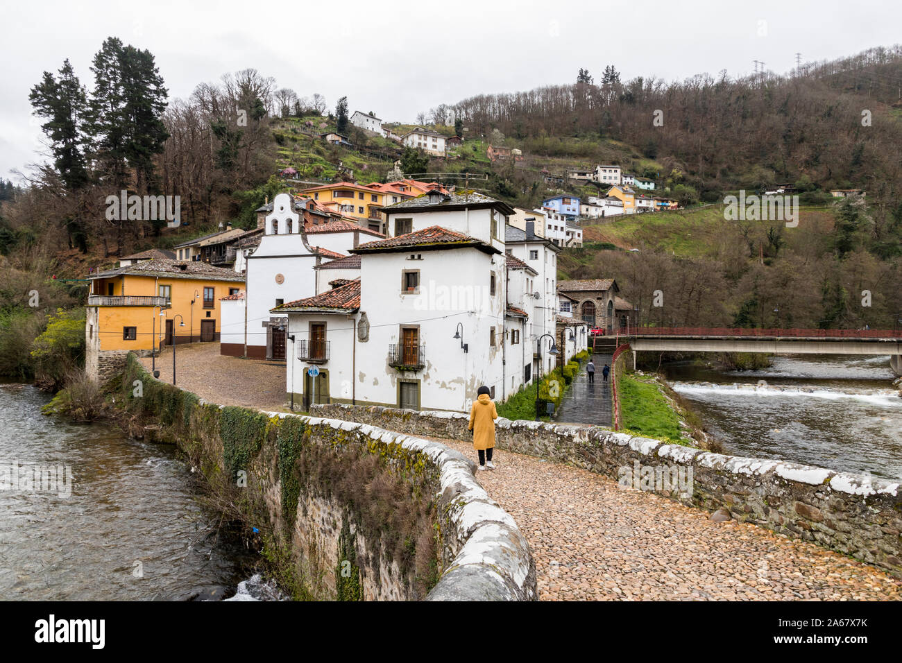 Cangas del Narcea, Espagne. Une vue sur le quartier traditionnel de la Tienda, partie la plus ancienne de la ville Banque D'Images