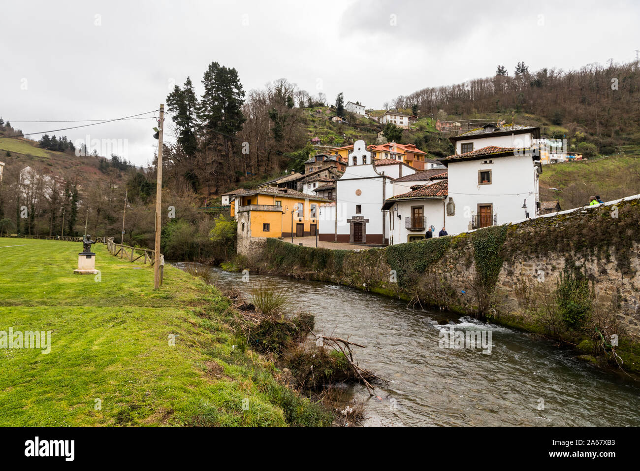 Cangas del Narcea, Espagne. Une vue sur le quartier traditionnel de la Tienda, partie la plus ancienne de la ville Banque D'Images