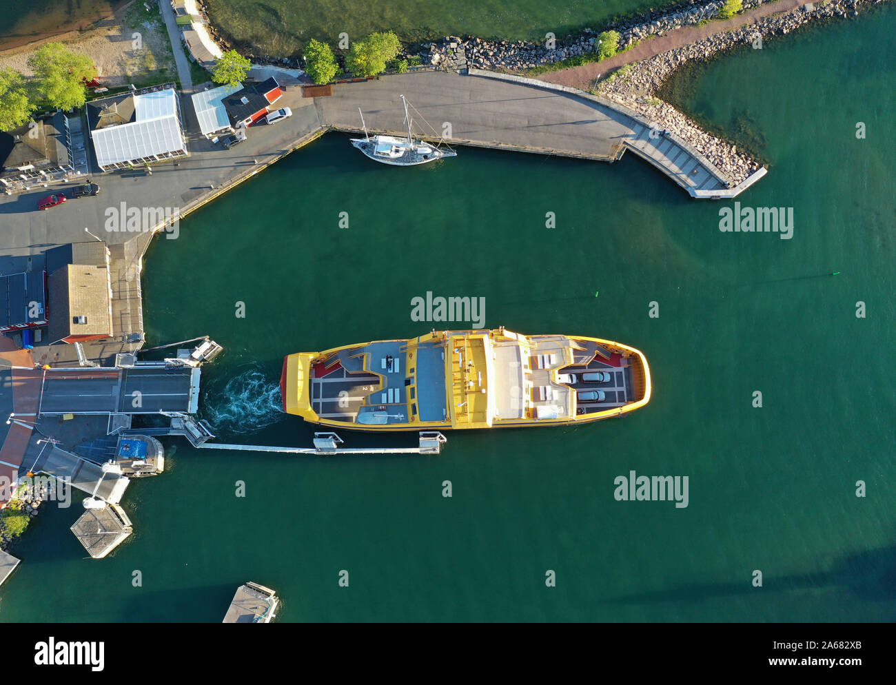 Avis de Gränna Harbour, avec le ferry quitte le camp de Braheborg ferry.Photo Jeppe Gustafsson Banque D'Images
