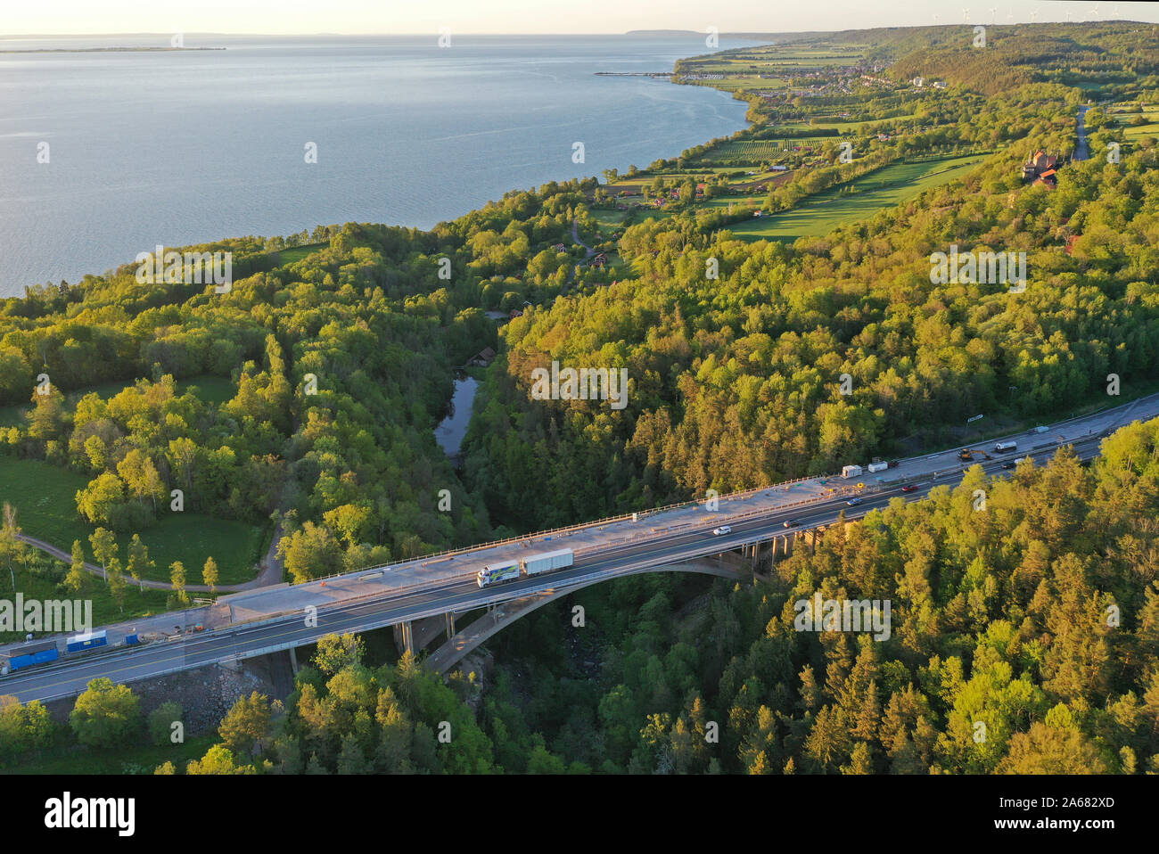 Vue de l'autoroute E4, où les réparations sont en cours, à Röttle juste au sud de Gränna.Photo Jeppe Gustafsson Banque D'Images