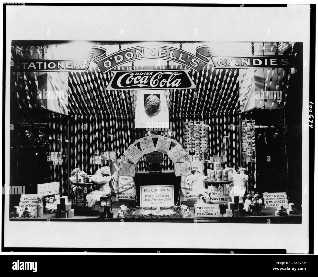 Affichage de la fenêtre d'extraction d''Étang produits de O'Donnell's drugstore, probablement dans la région de Washington, D.C. Banque D'Images