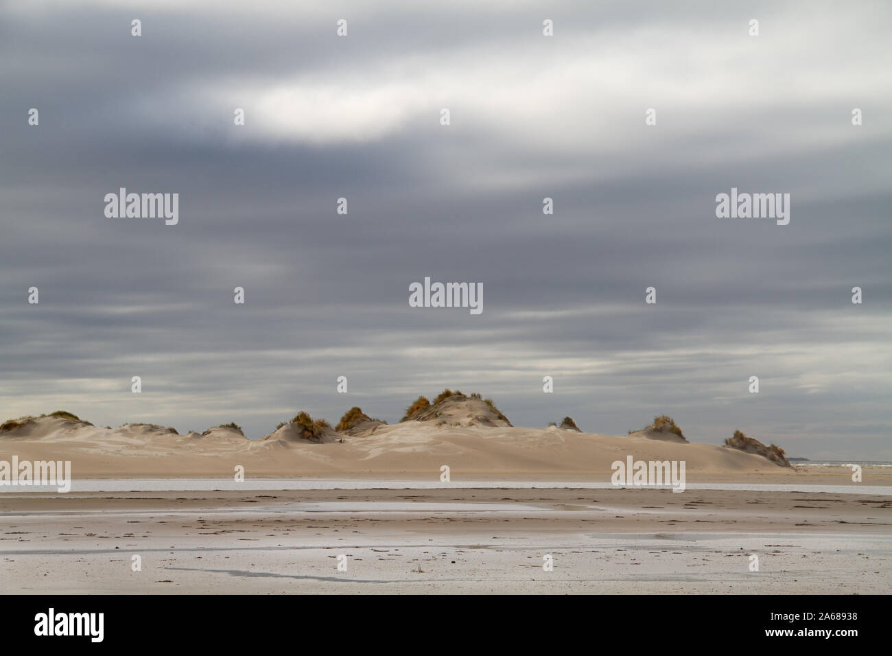 Dune à large plage lisse de l'île néerlandaise de Terschelling Banque D'Images