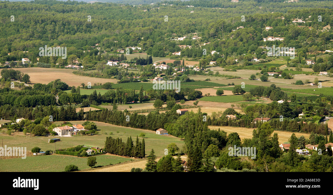 Vue aérienne des terres agricoles luxuriantes près de Fayence Var Provence France Banque D'Images