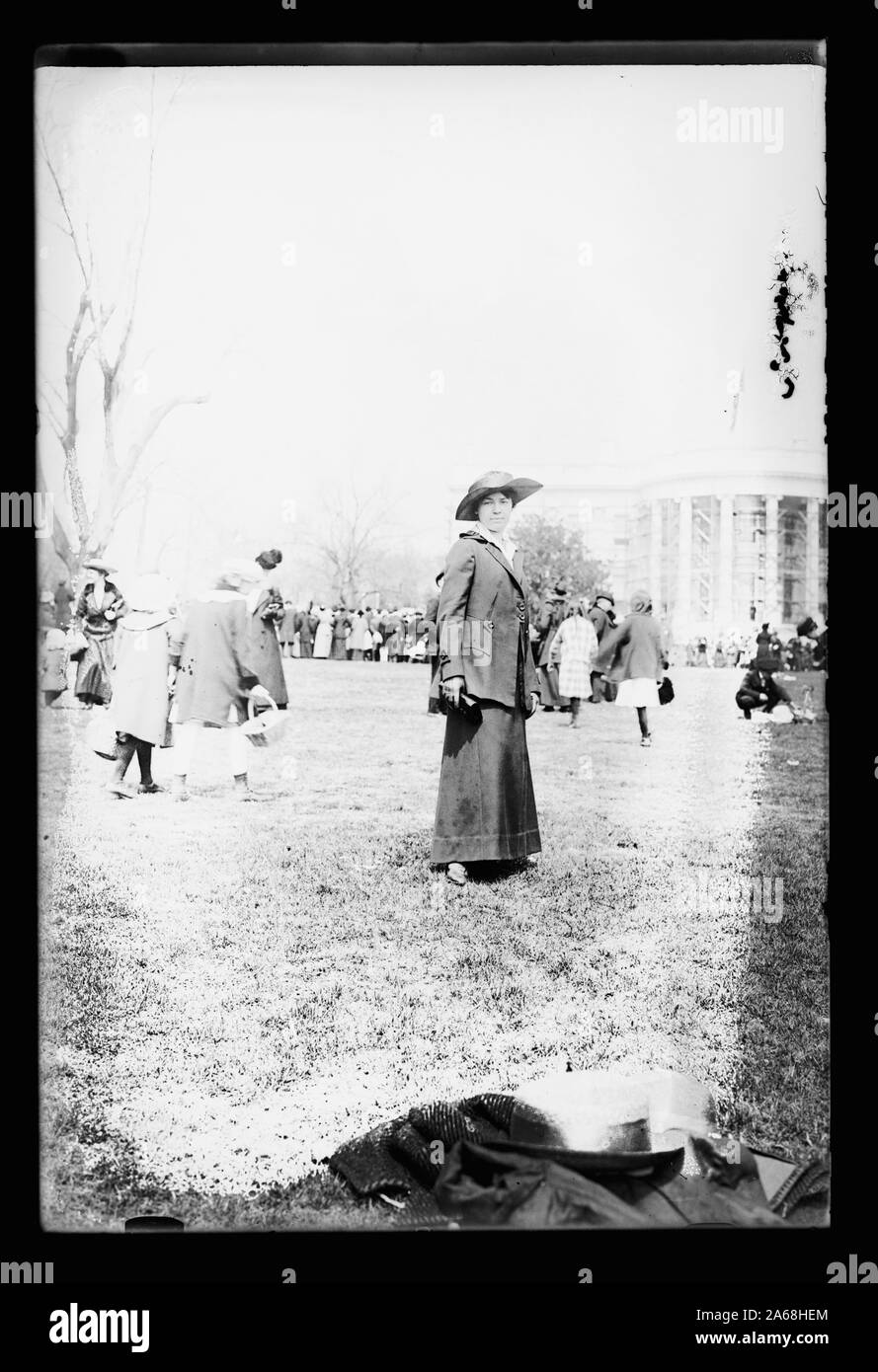 Femme à Chasse aux Œufs de Pâques, Maison Blanche, Washington, D.C. Banque D'Images