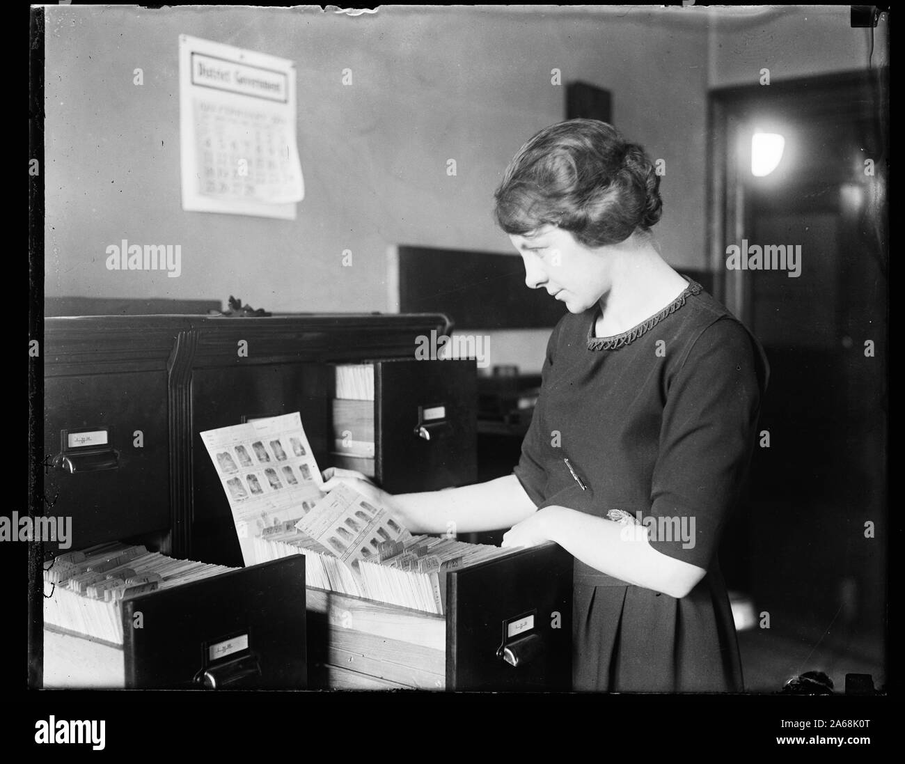 L'affichage dans le fichier d'empreintes digitales Femme Banque D'Images