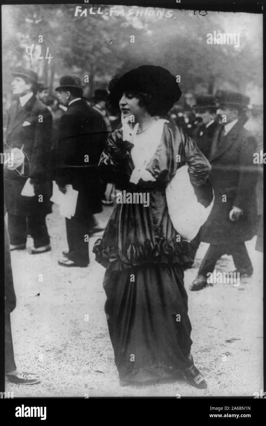La mode féminine, la mode d'automne 1913 : Banque D'Images